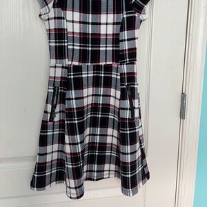 Girl dress size small (8-9)